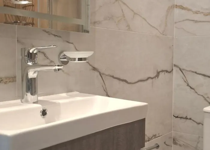 Vardaris Aparthotel 4*