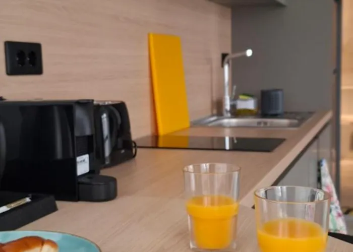 Vardaris Aparthotel